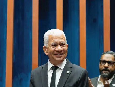 Ricardo de los Santos es ratificado como presidente del Senado