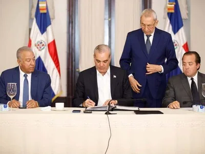 Gobierno formaliza títulos de propiedad en parques nacionales Loma Novillero y La Humeadora