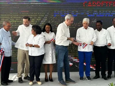 Presidente Abinader entrega carretera Polo-Cabral para impulsar el desarrollo del Sur