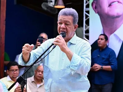 Leonel Fernández critica gestión eléctrica y aumento de costo de vida