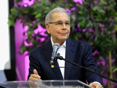 Danilo Medina cuestiona gestión económica y alto costo del actual gobierno