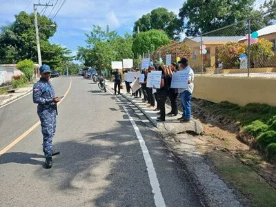 Docentes de Escuela La Ceiba denuncian abusos y maltratos de directora