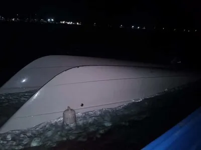 Naufragio de catamarán en Baní deja una joven fallecida