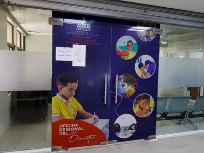 Directores en Santiago rechazan leche pasteurizada por falta de refrigeración escolar