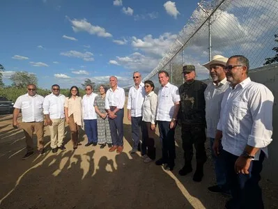 Gobierno exhibe tecnología y despliegue militar en la frontera con Haití