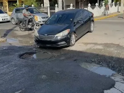 Residentes de El Embrujo III exigen reparación urgente de sus calles