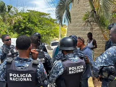 Residentes de Barahona exigen reparación de calles tras protestas