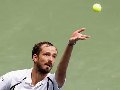 Medvedev y Pegula avanzan con paso firme en el US Open