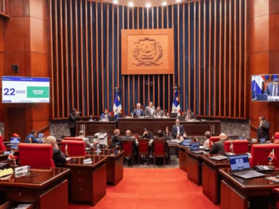 Senado aprueba ley para instalar energía renovable en edificaciones