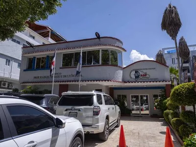 Escuelas del Gran Santo Domingo reducen horario escolar por reclamos docentes