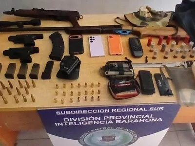 Ocho detenidos y diversas armas incautadas en operativos policiales en Barahona