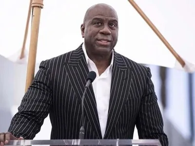 Investigan posibles acuerdos financieros ocultos entre Mark Walter y Magic Johnson