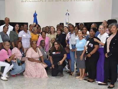 Ministerio de la Mujer capacita líderes comunitarios contra la violencia de género