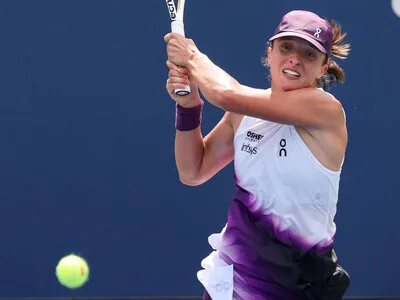 Iga Swiatek avanza a octavos del US Open tras vencer a Bouzkova