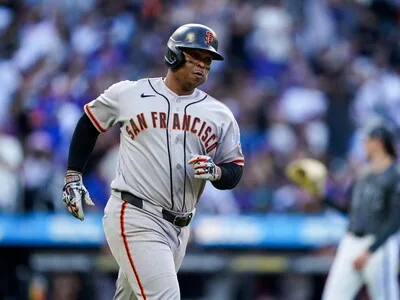 Rafael Devers y Christian Koss lideran victoria de Gigantes sobre Mets