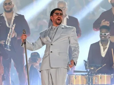 Bad Bunny conquista siete premios Emmy por su show en Super Bowl