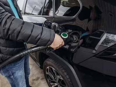 Alza global en precios de combustibles desata protestas y bloqueos