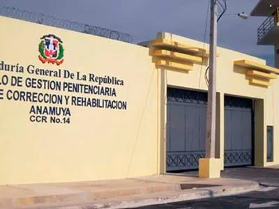 Dos agentes penitenciarios resultan heridos tras ataque en cárcel de Higüey