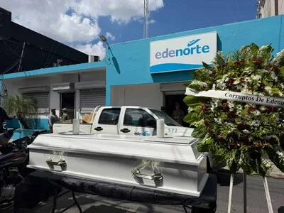 Residentes de Moca protestan frente a Edenorte por apagones y altas tarifas