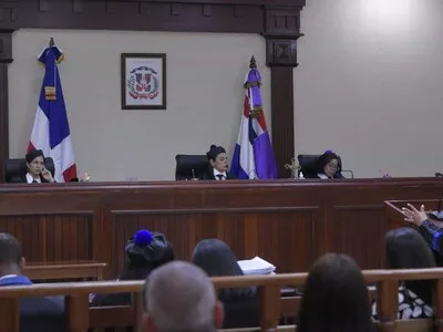Tribunal rechaza extinción penal en caso de presunta corrupción administrativa