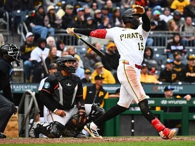 Piratas superan a Reales con destacada actuación de peloteros dominicanos