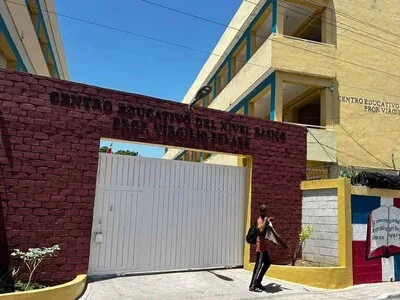 Suspenden docencia en escuela de Barahona por carencia de conserjes
