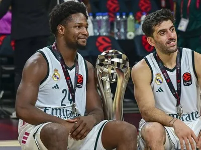 Andrés Feliz conquista la primera Supercopa de la Euroliga en Abu Dabi