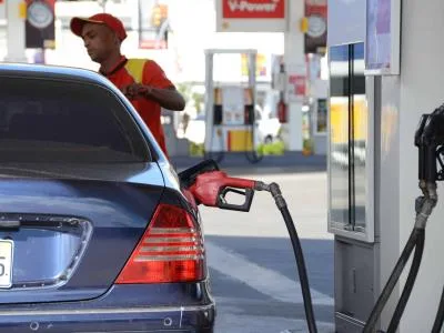 Expertos cuestionan sostenibilidad de subsidios a combustibles en República Dominicana