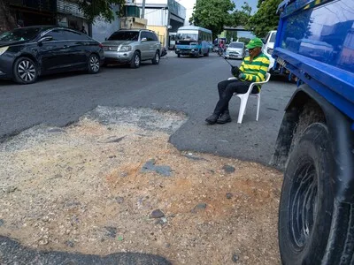 Conductores exigen asfaltado urgente en la calle Doctor Betances