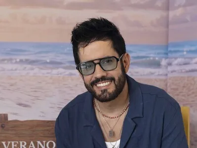 Manny Cruz cumple sueño musical junto a Juan Luis Guerra