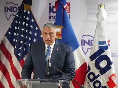 Jesús Vásquez oficializa respaldo a Carolina Mejía para elecciones de 2028
