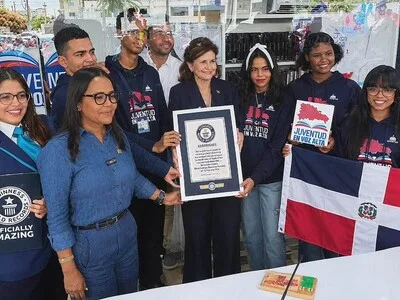 Jóvenes dominicanos logran récord Guinness de lectura tras 500 horas