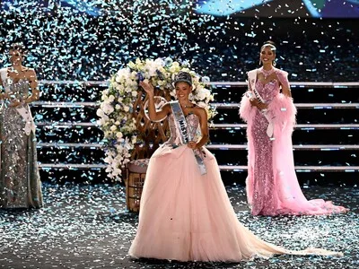 Joheirry Mola regresa al país tras ganar corona de Miss Mundo