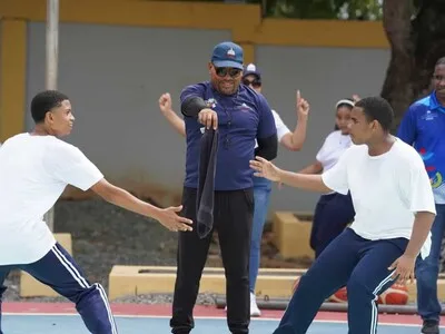 Inefi distribuye cinco mil kits deportivos en escuelas del Cibao