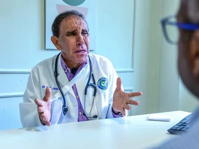Cruz Jiminián impulsa la creación del Hospital de la Dignidad