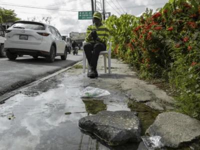 Deterioro de aceras y fuga de agua afectan avenida Buenaventura Freites