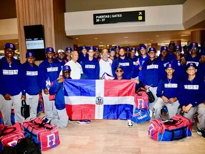 Selección dominicana de béisbol U-15 viaja a México para Copa Mundial