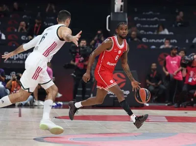 Olympiacos supera al Baskonia en el inicio de la Euroliga
