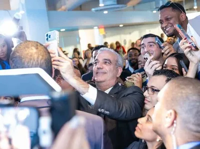 Abinader fortalece lazos con Nueva York y anuncia becas para dominicanos