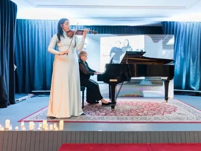 Aisha Syed promueve la lucha contra la violencia doméstica mediante la música