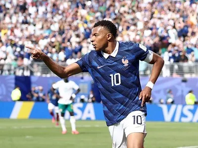 Kylian Mbappé estará fuera de las canchas por lesión de rodilla