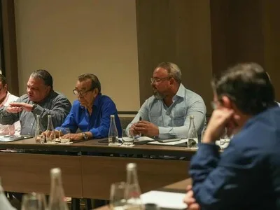 Transportistas y Gobierno acuerdan mantener tarifas del transporte público sin alzas