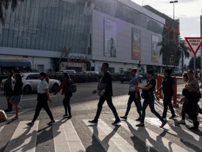 Encuesta: alto costo de la vida encabeza los problemas del país