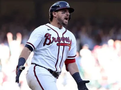 Austin Riley guía a los Bravos en victoria sobre Filadelfia