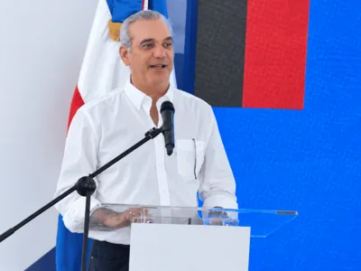 Abinader encabeza jornada de inauguraciones escolares y entrega de viviendas en Santo Domingo