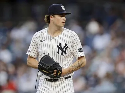 Yankees blanquean a Medias Rojas en inicio de Serie de Comodines