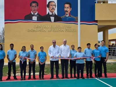 Luis Abinader y ministro de Educación inauguran planteles en Jánico