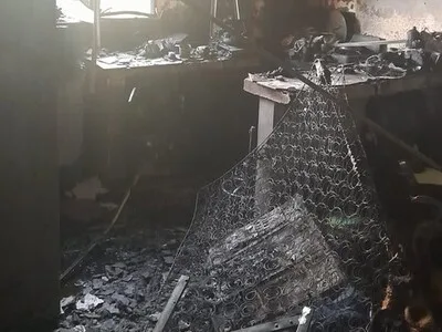 Incendio destruye apartaestudio en la avenida Lope de Vega