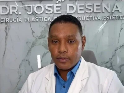 Cirujano plástico condenado recupera su libertad tras anulación de orden judicial