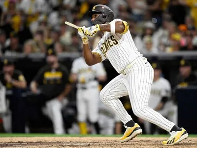 Padres de San Diego evitan eliminación tras vencer a Milwaukee